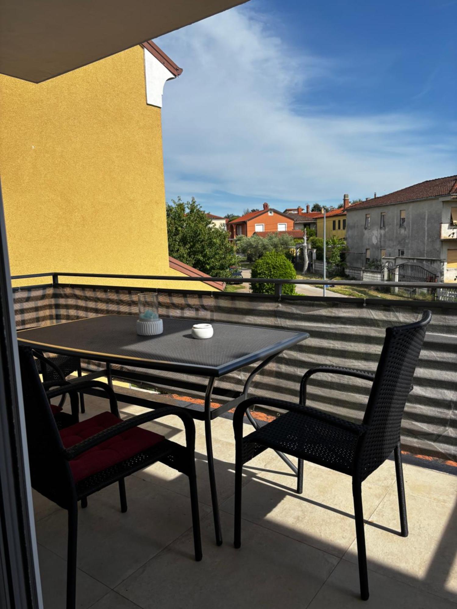Apartmani Rozi Umag Exteriör bild